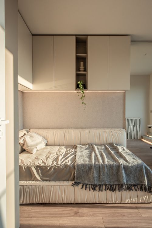 Bedroom bathed in warm afternoon light &ndash; Scala project