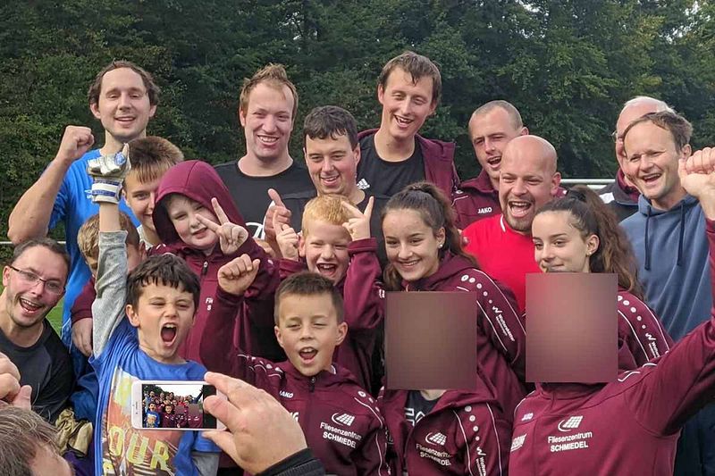 Til Schweiger Foundation zaubert Kinderlächeln bei den Ibbenbürener Kickers