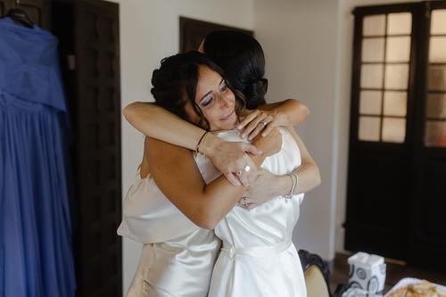 Preparativi sposa emozioni matrimonio Badia San Vittore Cingoli fotografie intime