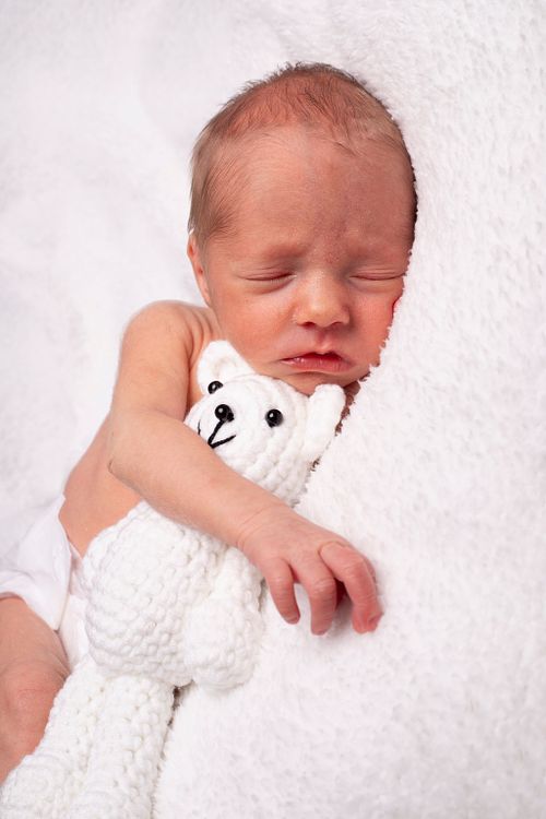 NEWBORN / MILESTONE