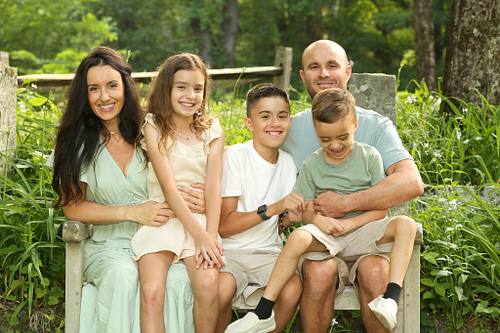 Capturing Timeless Family Memories: How to Book Your Photo shoot in and around the Boston area