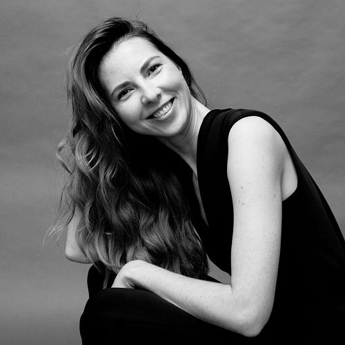 Portrait, headshot & branding photographer based in Antwerp, Belgium.