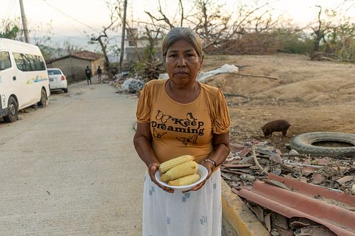 Logistics and coordination behind World Central Kitchen relief in Acapulco — photojournalism by David Andrade