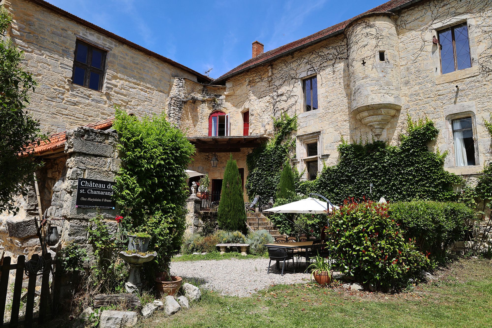 Hébergements, animations & vie du Château