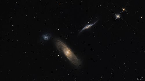Arp 286  -  Galaxy Trio