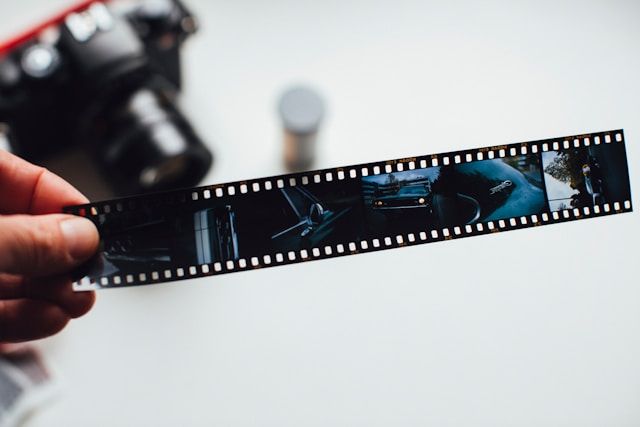 blauw en zwart skateboard deck