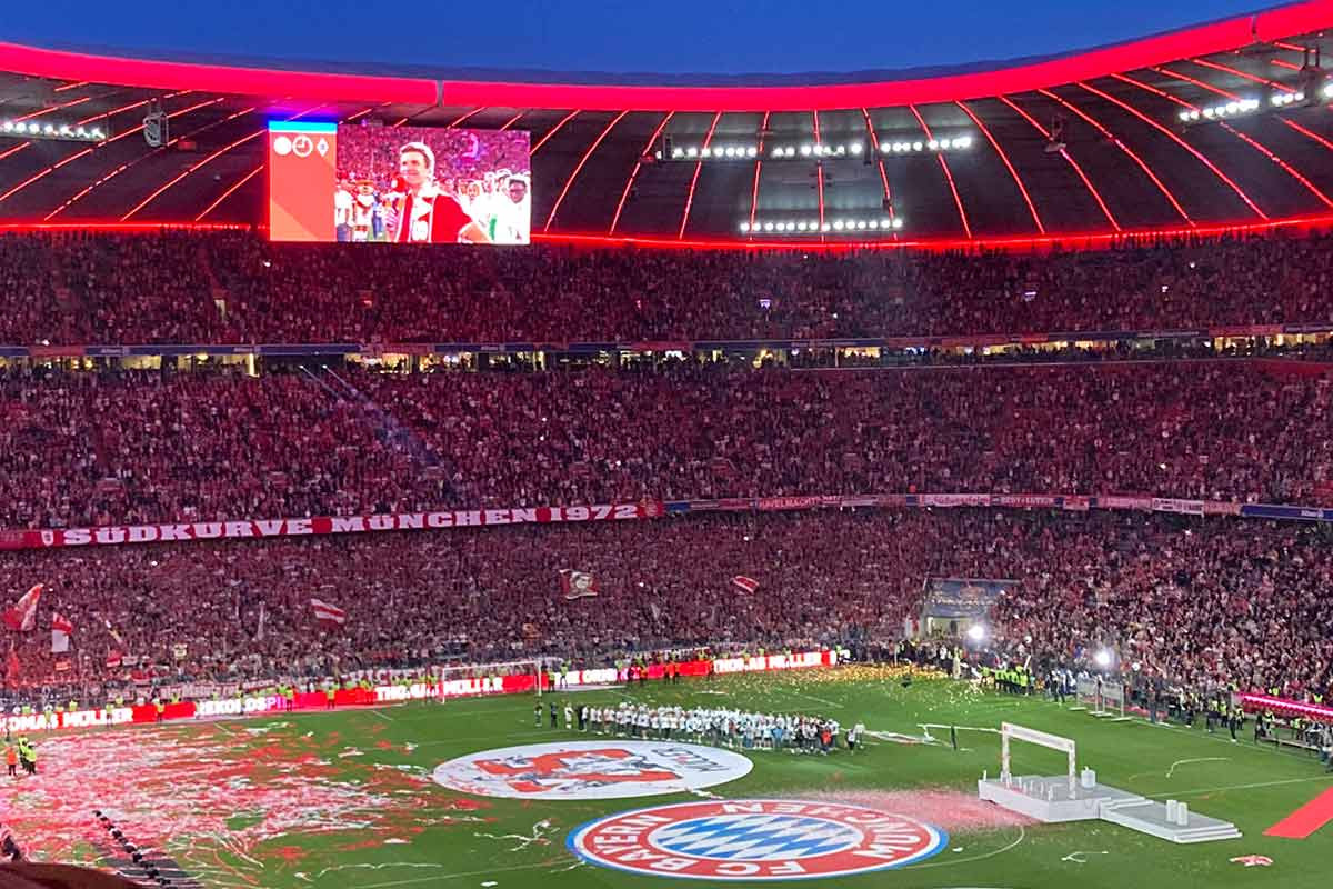 Thomas Müller hält seine Abschiedsrede und erzählt einen Witz