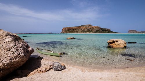 FISCHERBOOT IN DER PIRATENBUCHT
