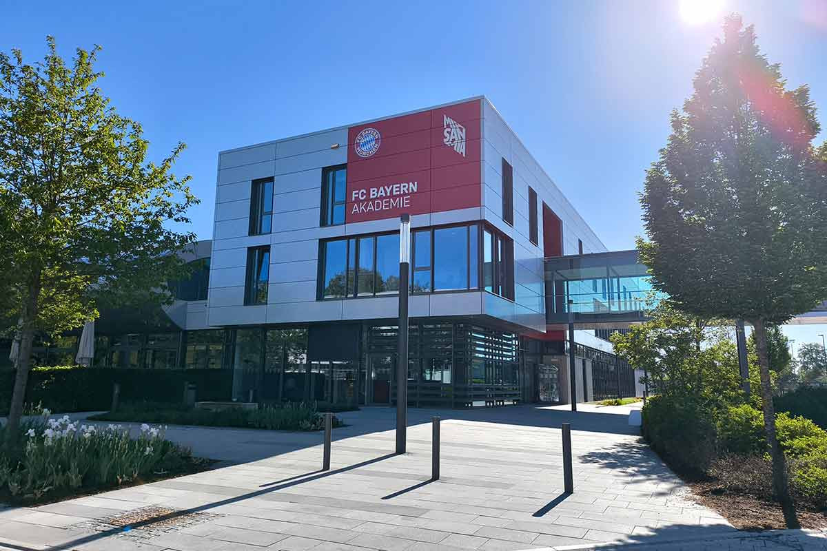 Riesiges Trainingsgelände für die Nachwuchsarbeit beeindruckte alle angereisten