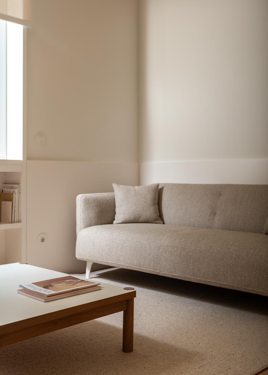 Fotografia de no Apartamento Reabilitado na Av. Roma, Lisboa, projeto do ATELI&Ecirc; 22.