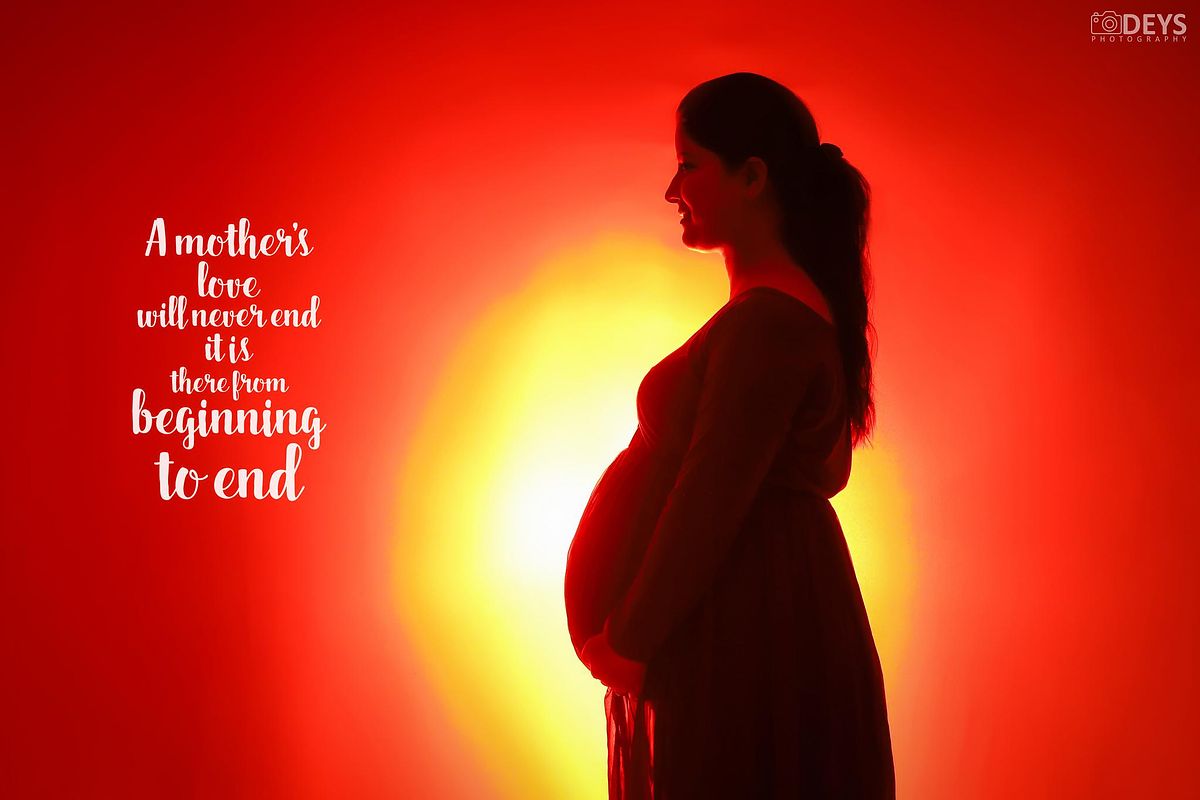Silhouette pregnant women photoshoot