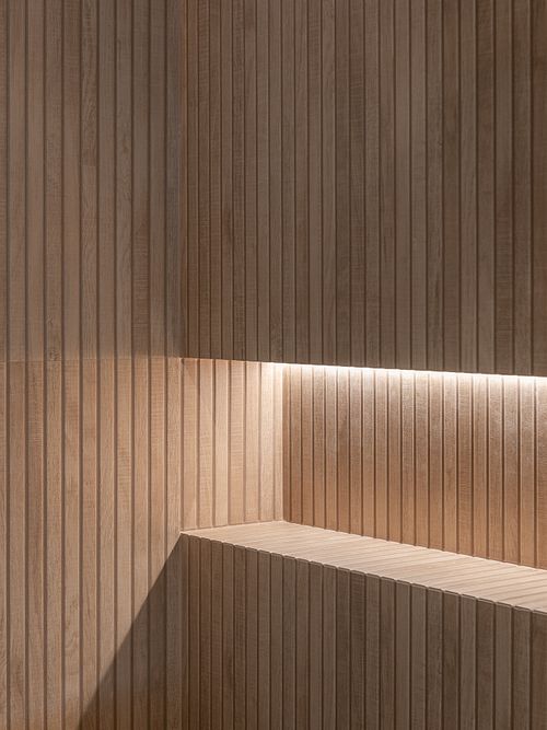 Soft lighting accentuating geometric forms and natural textures – Columna project