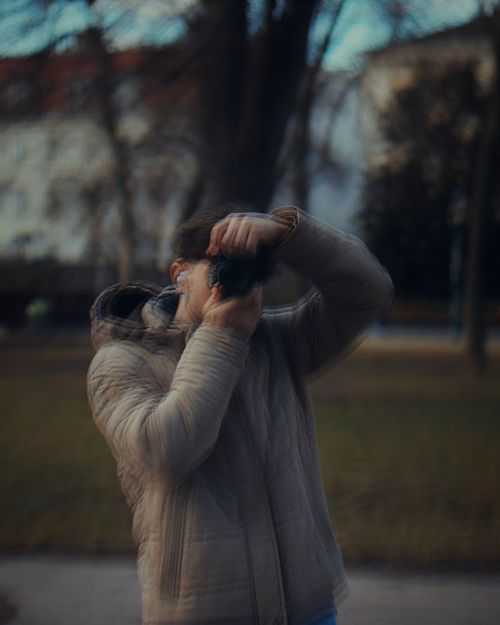 Hey! Mein Name ist Emanuel, ich bin ein 20-j&auml;hriger Fotograf und lebe in der N&auml;he von Wien. Ich fotografiere leidenschaftlich gerne Architektur, Personen, Tiere und Musik-Events.