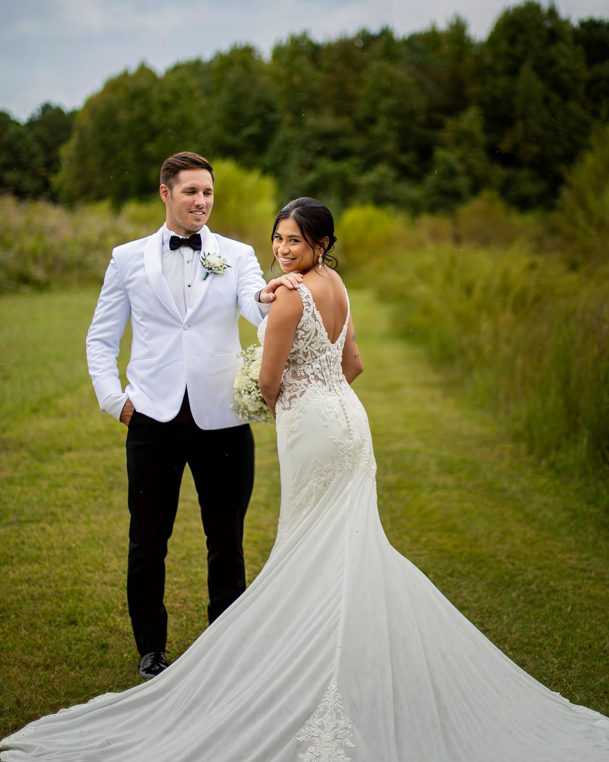 Newly wed couple posing at kylan barn in delmar, de