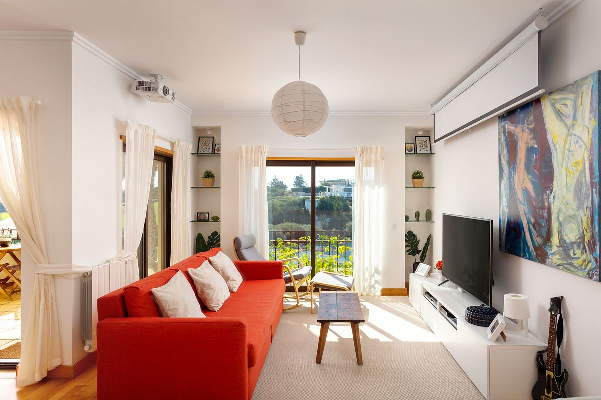 Sala de estar com vista exterior no Belas Clube de Campo &ndash; fotografia de interiores