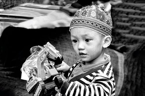 Portrait d'un enfant pris en photo de rue à Sapa au Vietnam