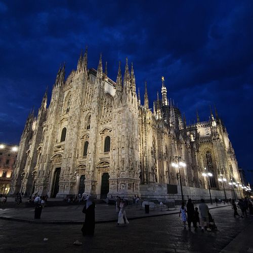 milan, duomo, nightlights, europe, cathedral, nightphotography, mobilephotography