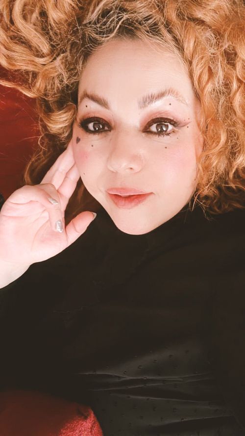 Hello, I am Kat, Makeup Designer based in Mexico City.