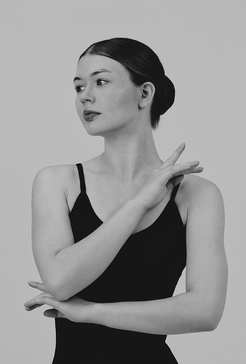 Black and white portrait of a woman in Poznań, focusing on light, contrast and emotion