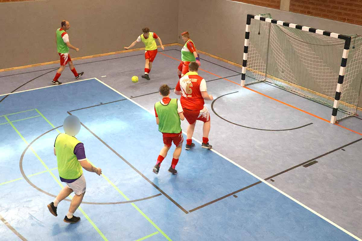 in gemischten Teams hatten wir dann ein Miniturnier mit 4 Teams gespielt