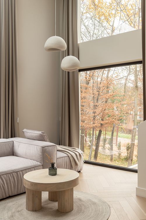 Living room window view overlooking forest landscape – Faget project
