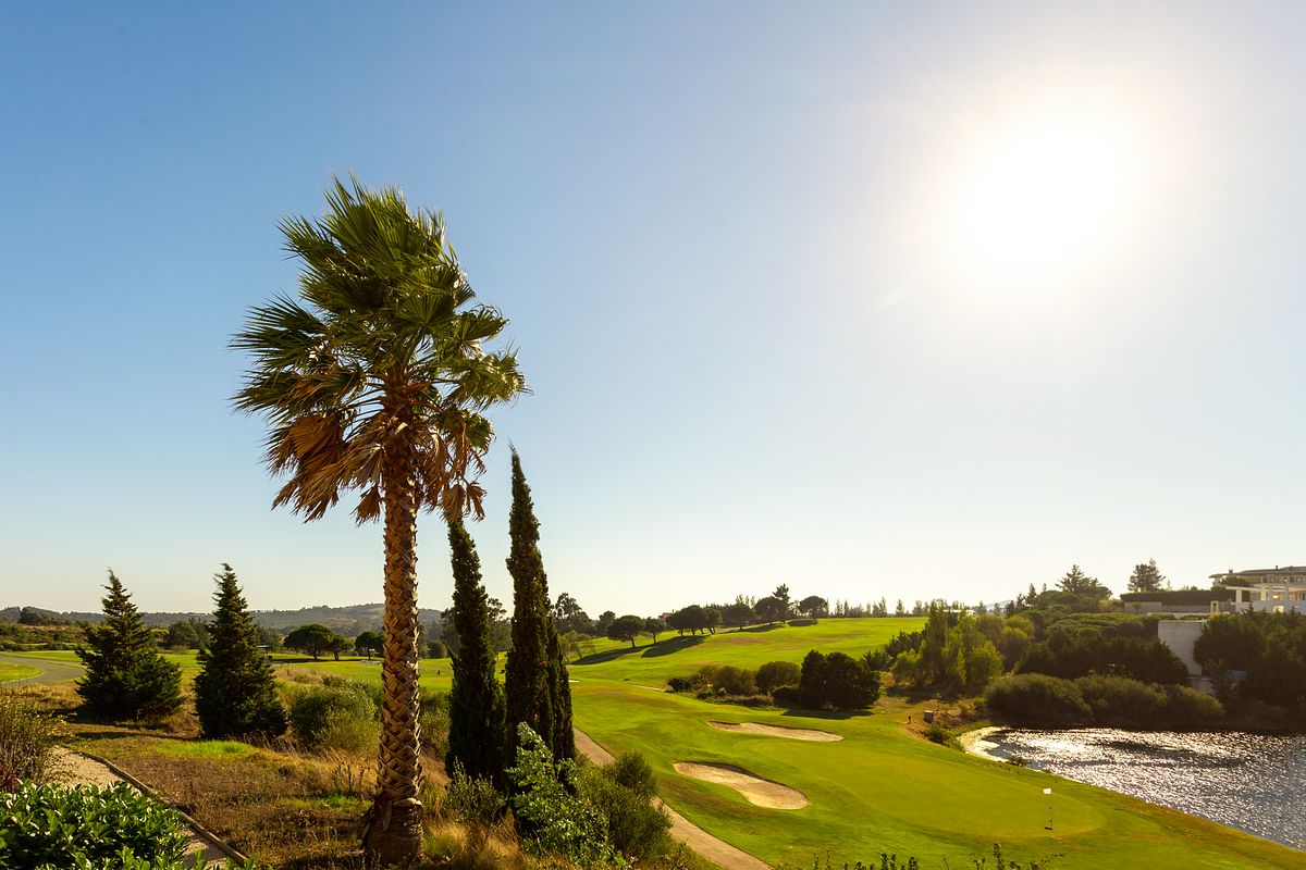 Vista sobre os campos de golfe do Belas Clube de Campo &ndash; fotografia de paisagem e arquitetura