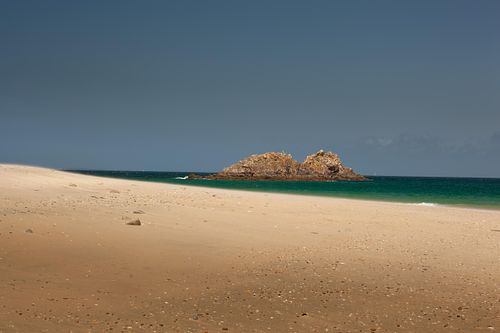 Banc de sable au bord de la mer.