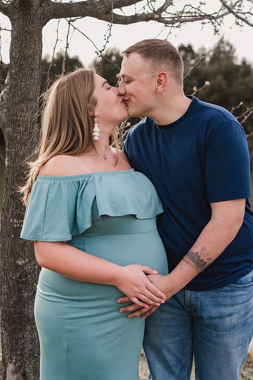 Haley and Zach | Maternity