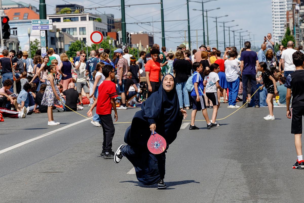 Sit-in Picnic The Bridge