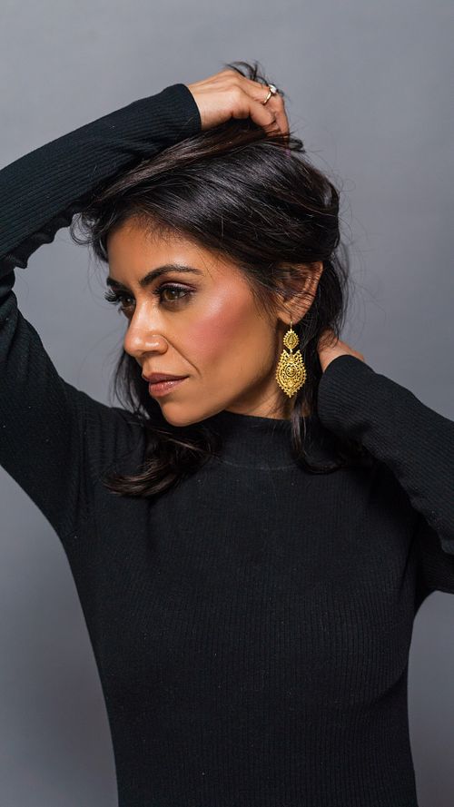 Close-up studio portrait of Umangi with softbox and strobe lighting — digital lifestyle photography by David Andrade, Los Angeles