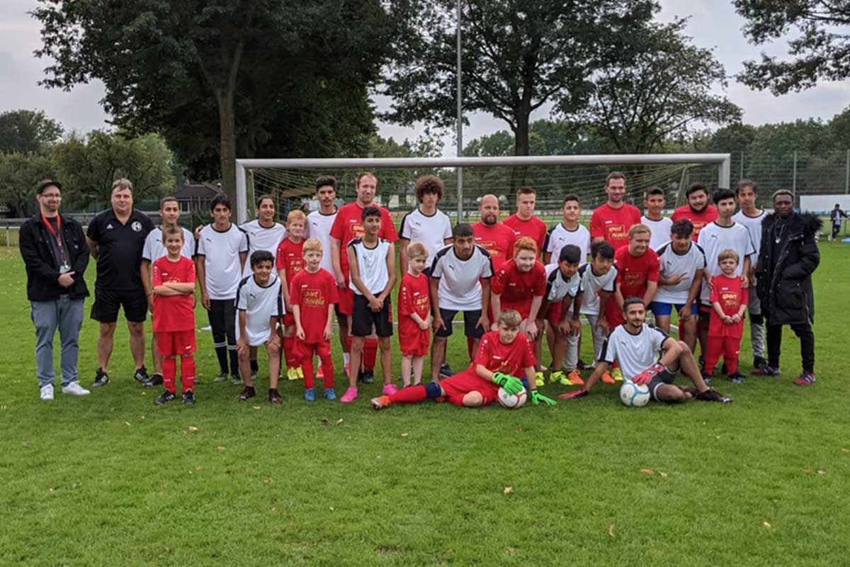 Marcel Grabow, Trainer der Ibbenbürener Kickers und Mohamed Mory Kourouma, früher U17-Nationalspieler von Guinea