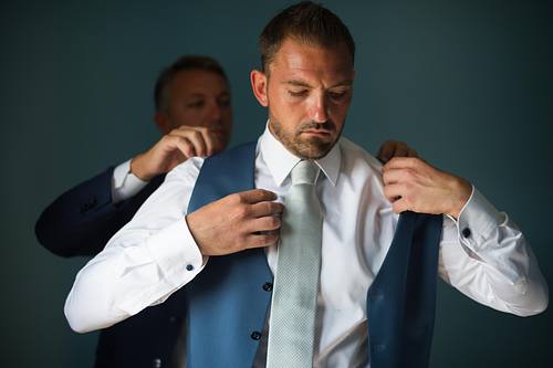 fotografo matrimonio Sardegna preparativi sposo