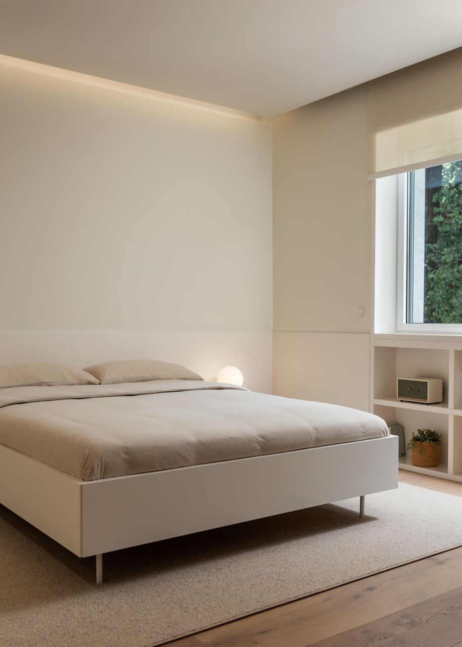 Fotografia de no Apartamento Reabilitado na Av. Roma, Lisboa, projeto do ATELI&Ecirc; 22.