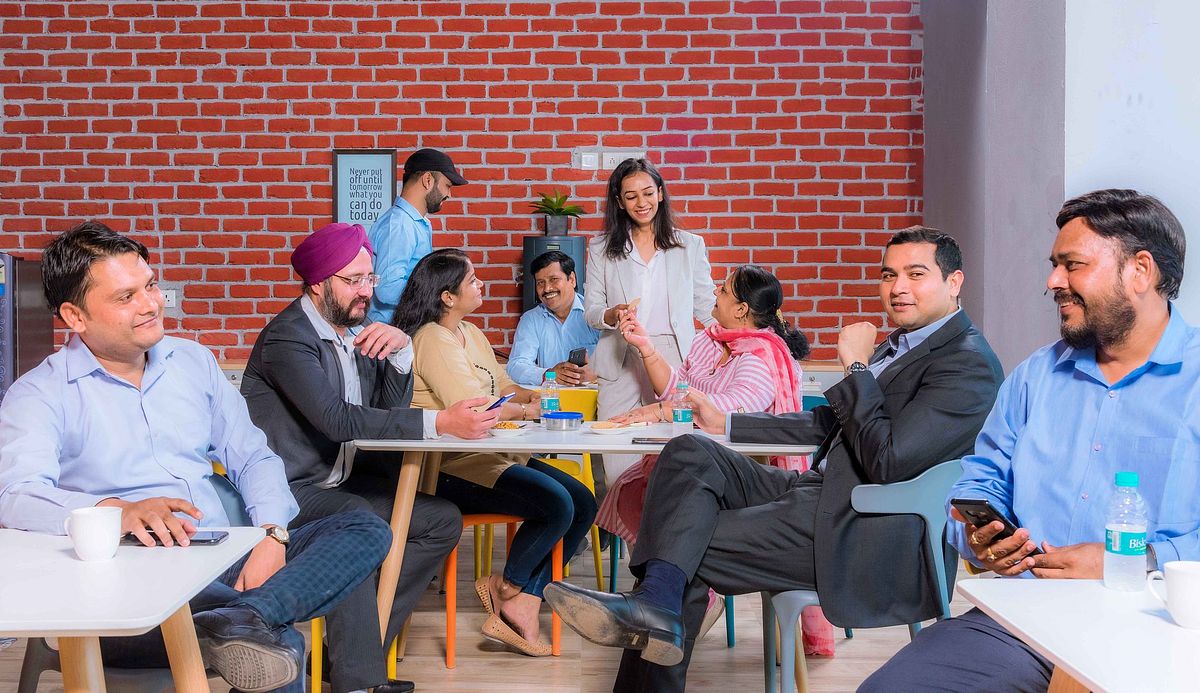 Professional headshot, portrait, and group photo for corporate and personal branding.