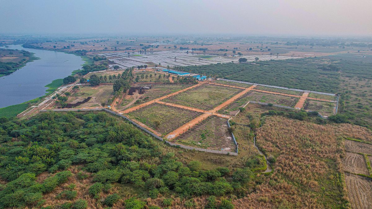 Water's Edge Private Farm by Nikit Estates