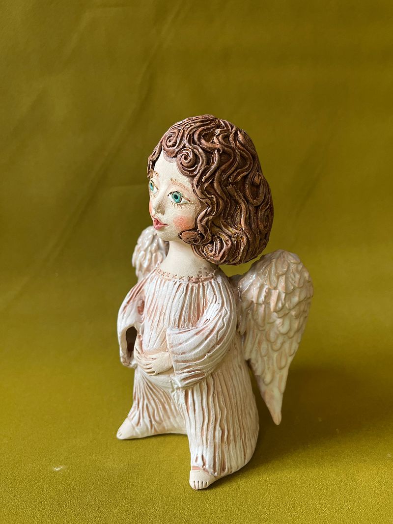 Singing Angel I. Tiny sculpture