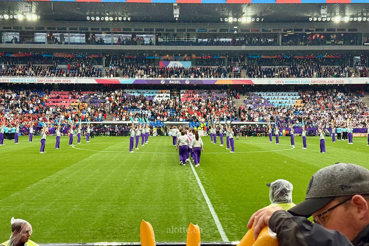 An image of the start of Spain vs England in the WEURO final in Basel 2025 | Martin Potter