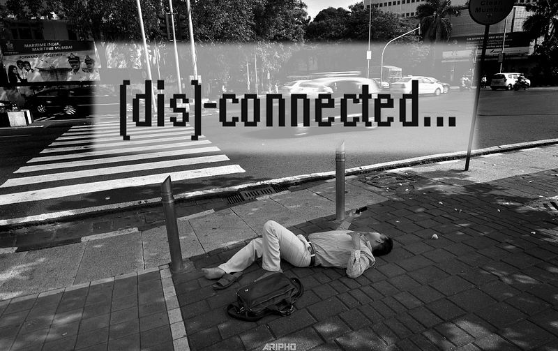 (Dis)-connected...
