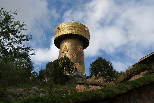 The Tibetan people, buddhists and minorities (Naxi) in Himalaya - Tibet. Photography & Videos