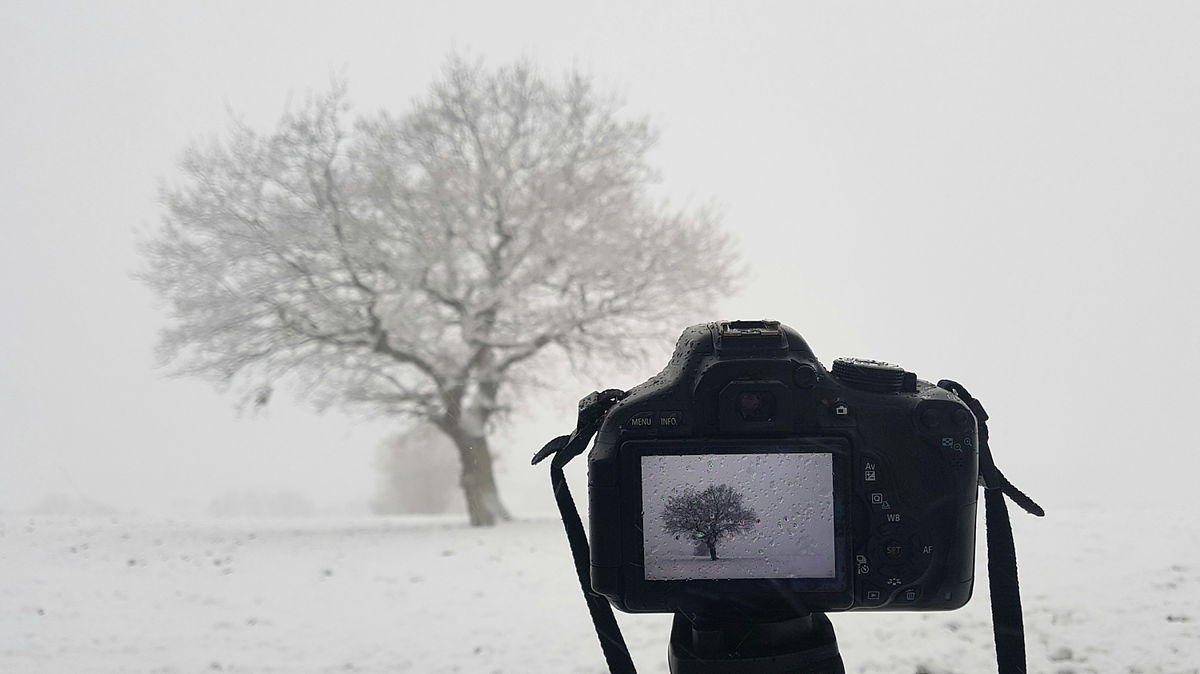 Fotocamera che riprende paesaggi invernali