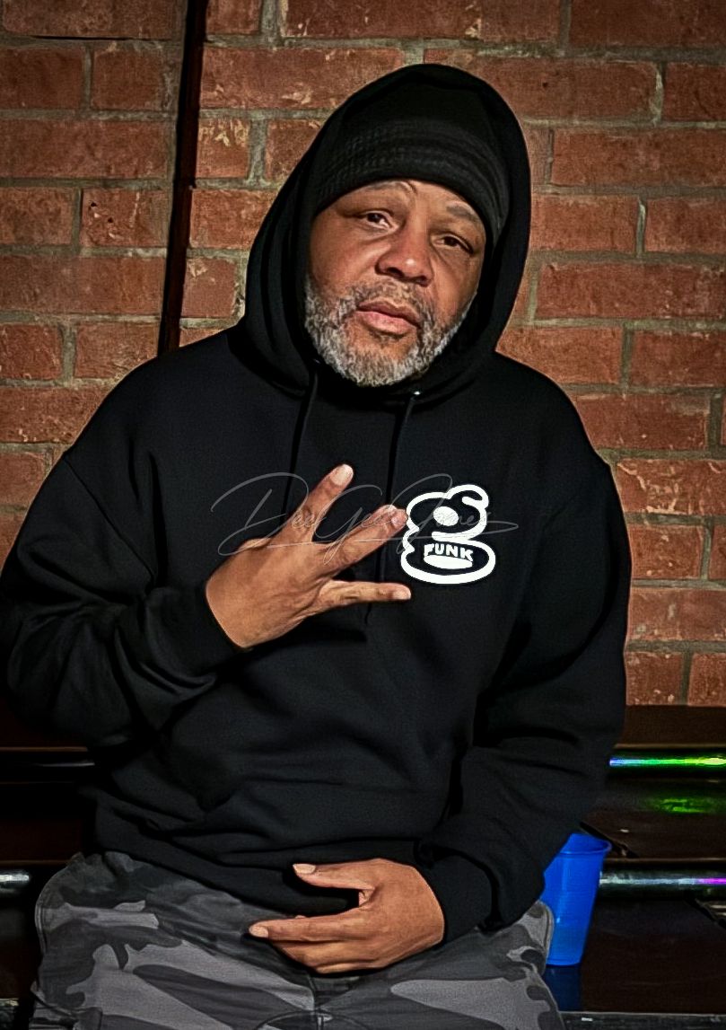 Foesum, The Twinz , The Dove Shack