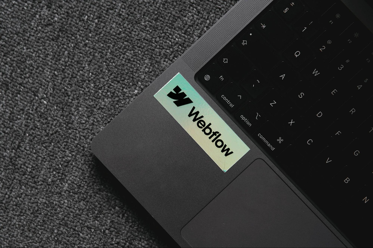 een afbeelding van een laptop met een webflow-sticker