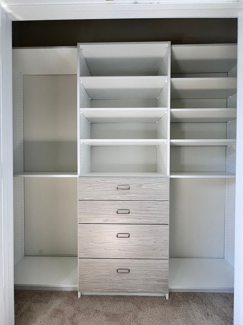 REACH-IN CLOSETS