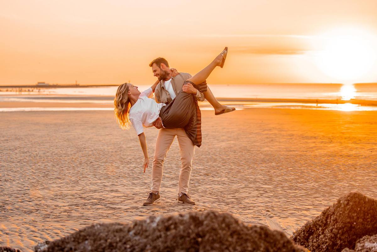 fotoshoot tijdens golden hour van een koppel