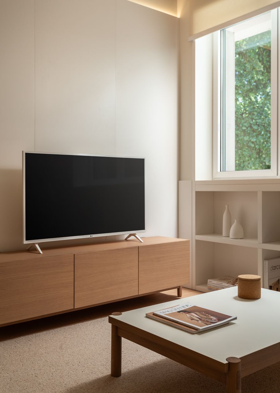 Fotografia de no Apartamento Reabilitado na Av. Roma, Lisboa, projeto do ATELIÊ 22.