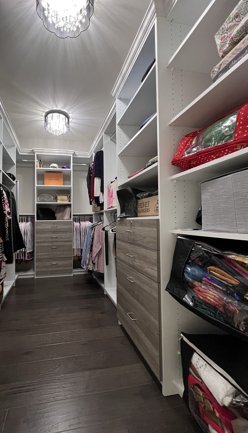 WALK-IN CLOSETS